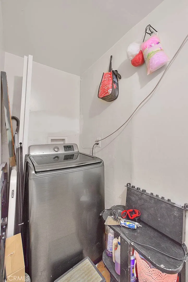 1233 W 60th Street, Los Angeles, California 90044 home-pic-14